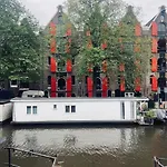 Houseboat Bonnie