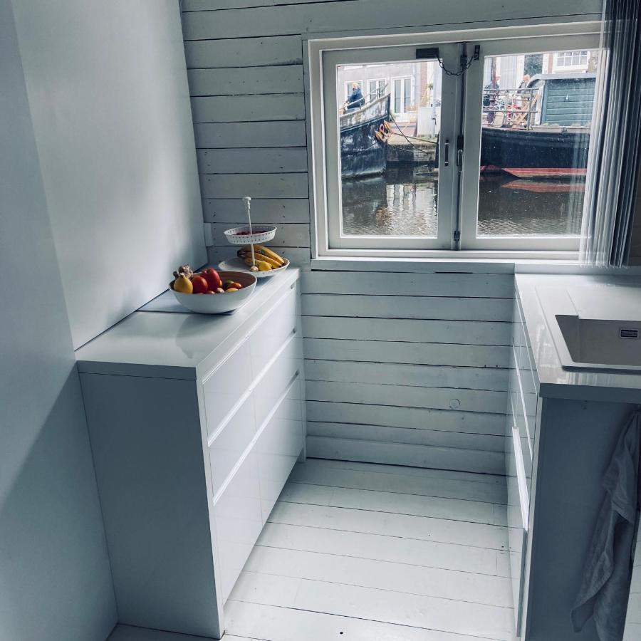 Bed and breakfast Houseboat Bonnie *