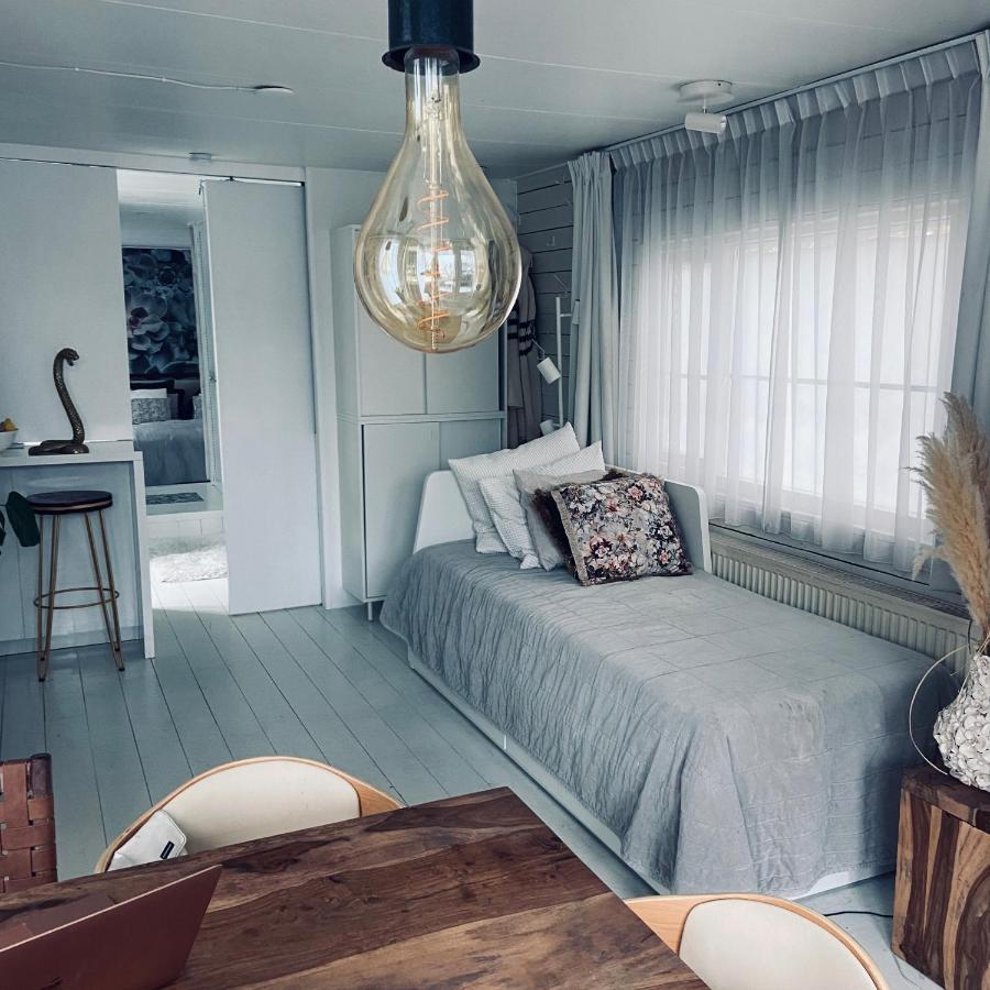 Bed and breakfast Houseboat Bonnie